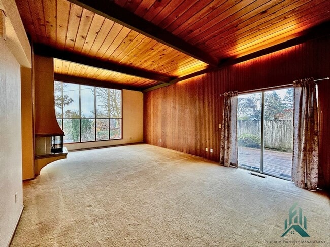 Building Photo - Mid-century Modern Single-family Home for Rent