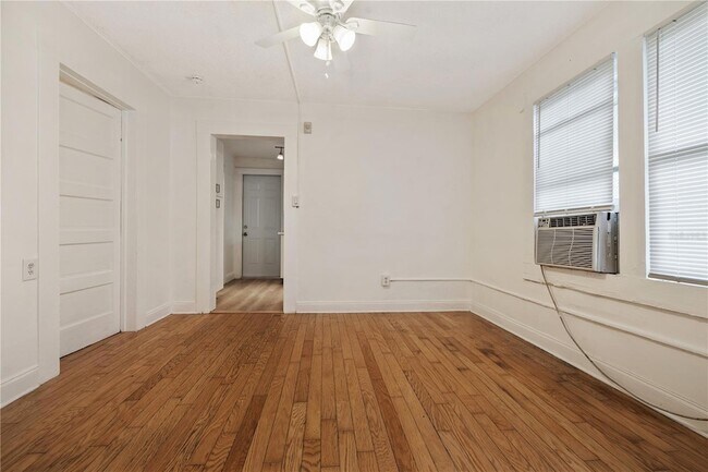 Building Photo - 6703 N Elizabeth St