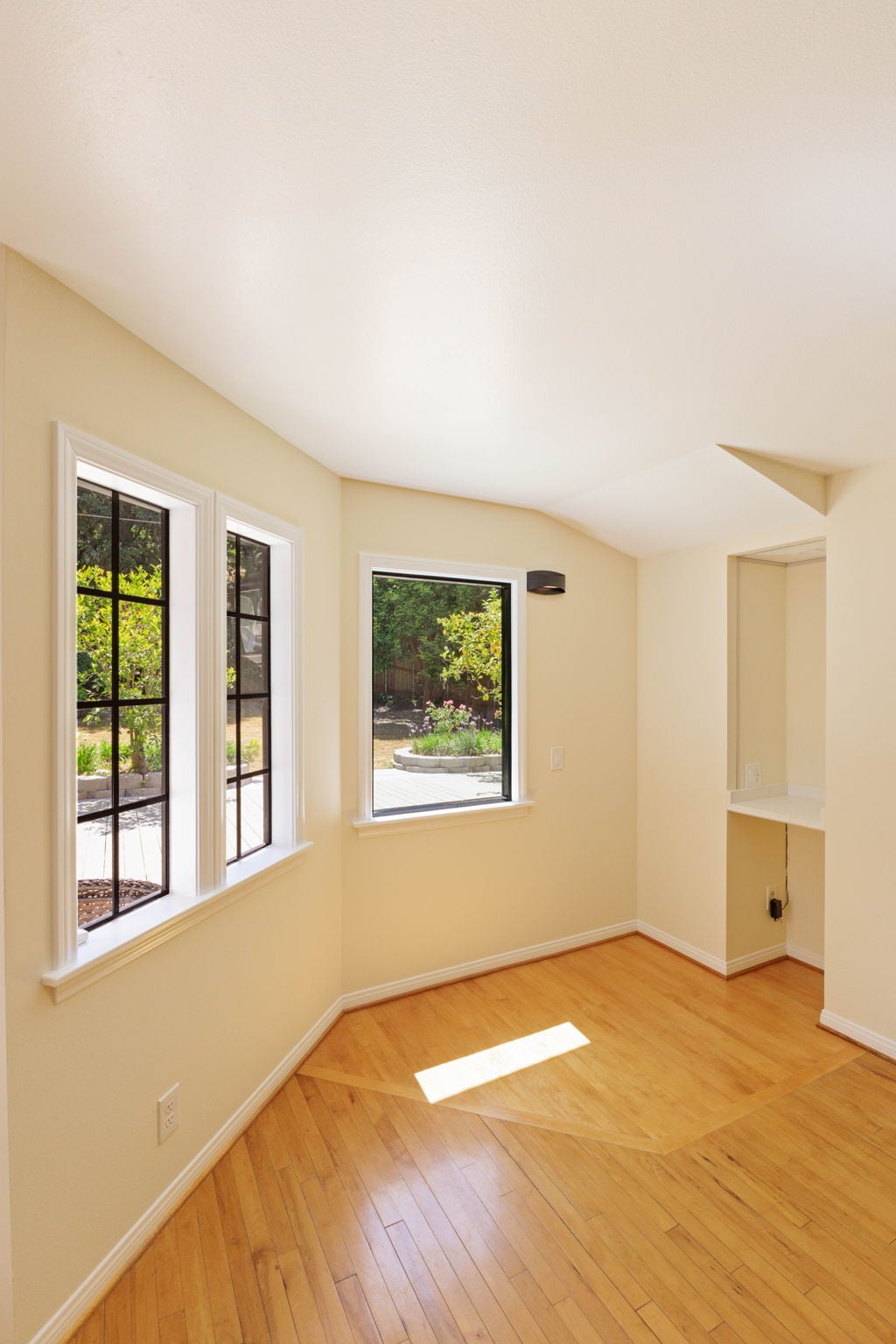 Building Photo - 5237 San Feliciano Dr