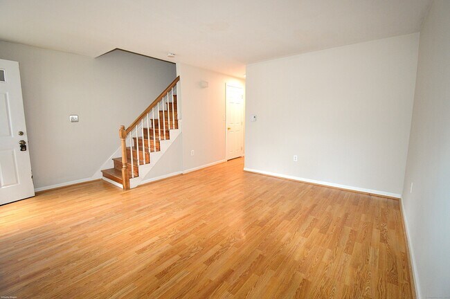 Primary Photo - 250 Woodford Ave
