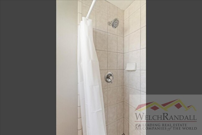 Building Photo - Your Modern, Spacious Retreat Close to Dow...