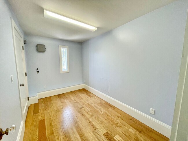 Building Photo - Westwood Park - Stunning 3BR+ / 2 BA Home w/Fabulous Back Yard! - PROGRESSIVE
