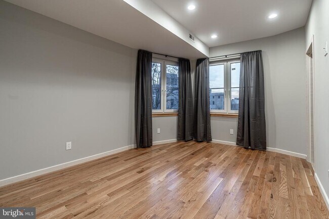 Building Photo - 2045 N College Ave