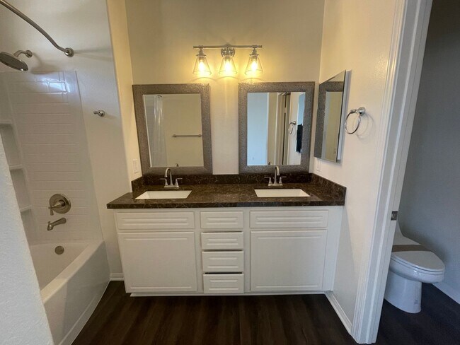 Building Photo - 2 Bedroom 2 Bath, Upper Unit Condo in the ...