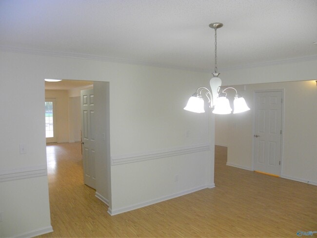 Building Photo - 409 Jasmine Dr