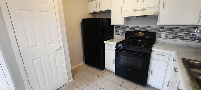 Building Photo - 823 Taulbee Ln