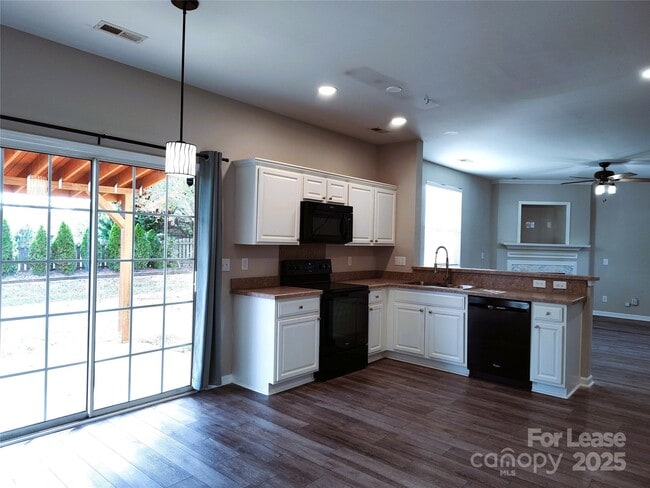 Building Photo - 16127 Circlegreen Dr