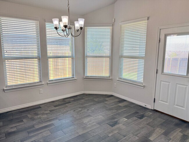 Building Photo - Beautiful 4 Bed 2 Bath in Mustang Schools