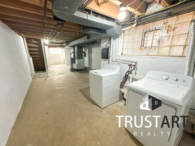 Building Photo - 3 bedroom House in Olney Oaklane, Philadel...
