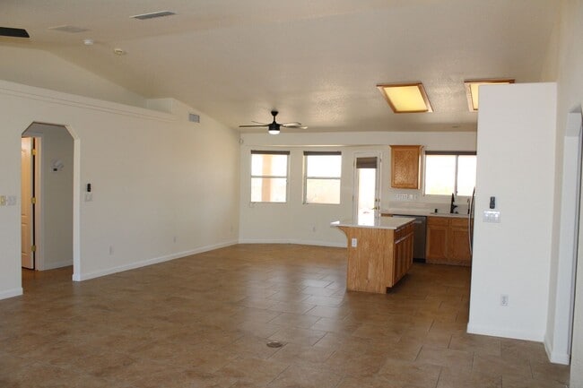 Building Photo - 3 Bedroom 2 Bathroom 3 Car Boat Deep Garag...