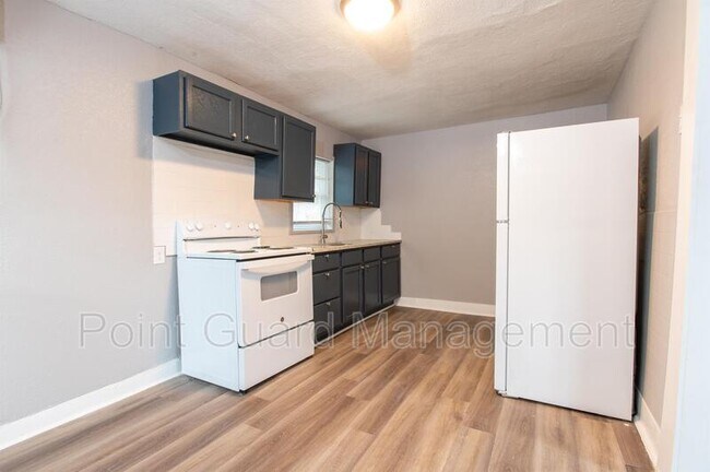 Building Photo - 623-627 S. Hydraulic - 2