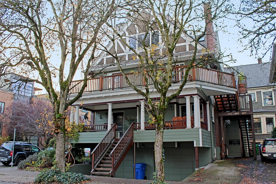 Building Photo - 601 NW 22nd Ave