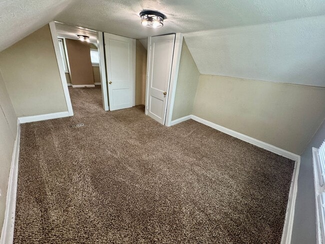 Building Photo - 2542 Glen Echo Dr