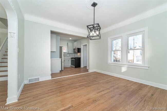 Building Photo - 3266 Collingwood St