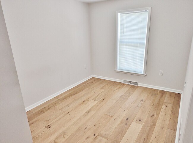 Building Photo - 3 Bed / 2-1/2 Bath Single Family Home