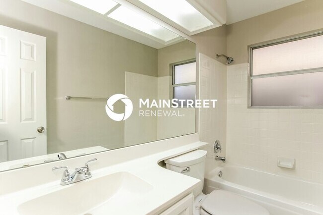 Building Photo - 4 Bedroom Pet-Friendly Home in Glendale, A...