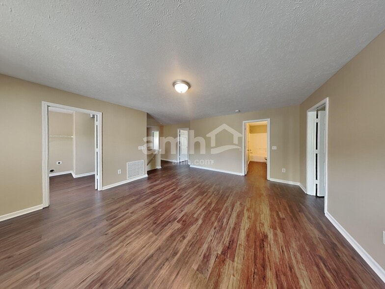 Building Photo - 10640 Standish Pl