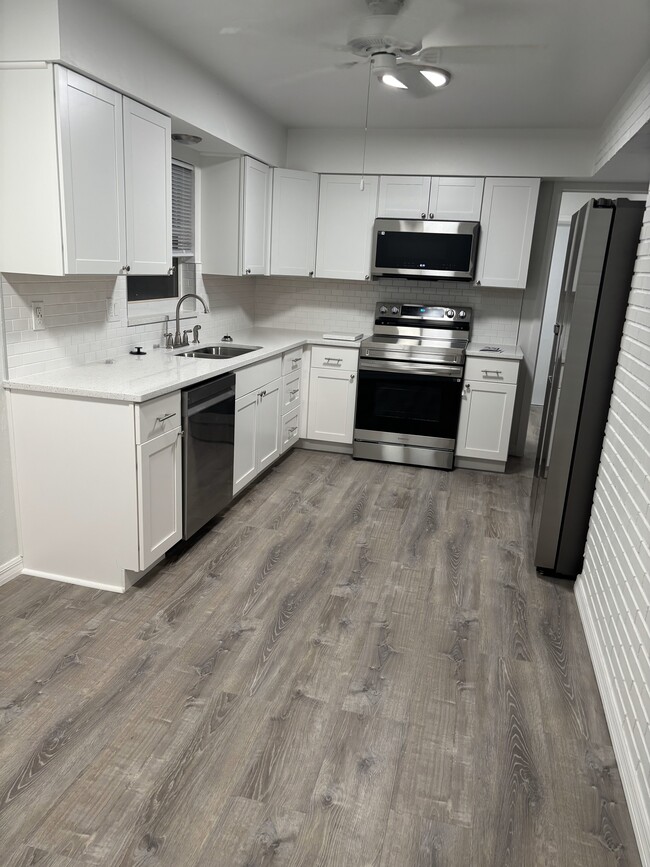 Building Photo - 537 Halyard Ln