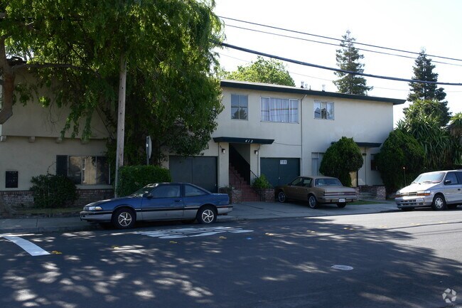 Building Photo - 412 Pine St