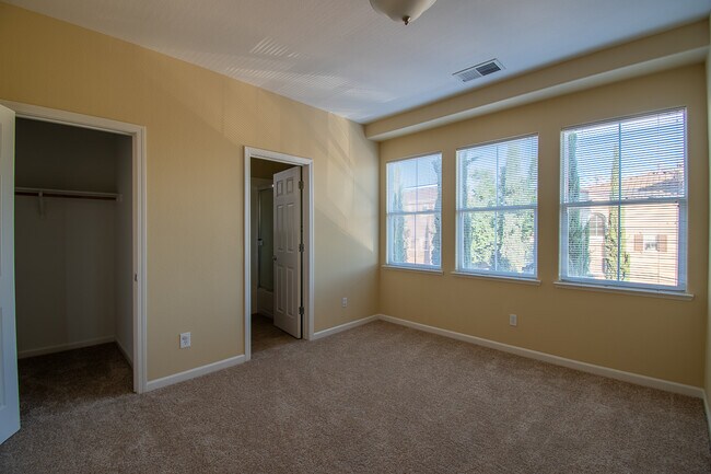 Building Photo - 749 Batista Dr