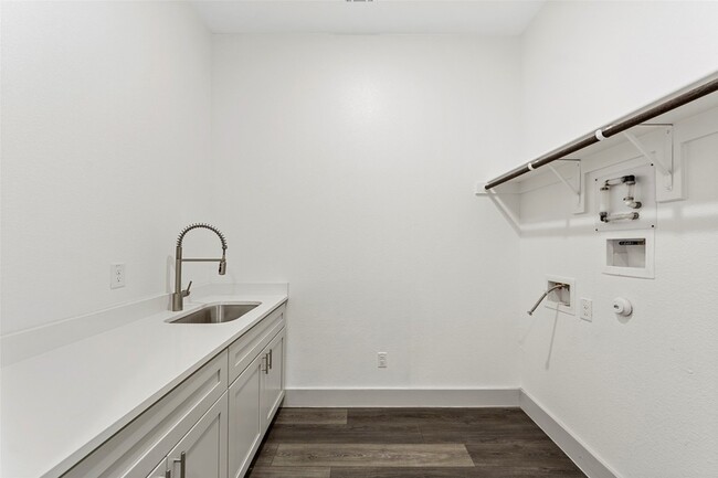 Building Photo - 2089 Abela Dr