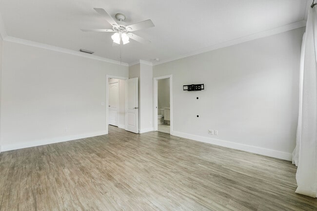 Building Photo - 2052 Tarpon Lake Way