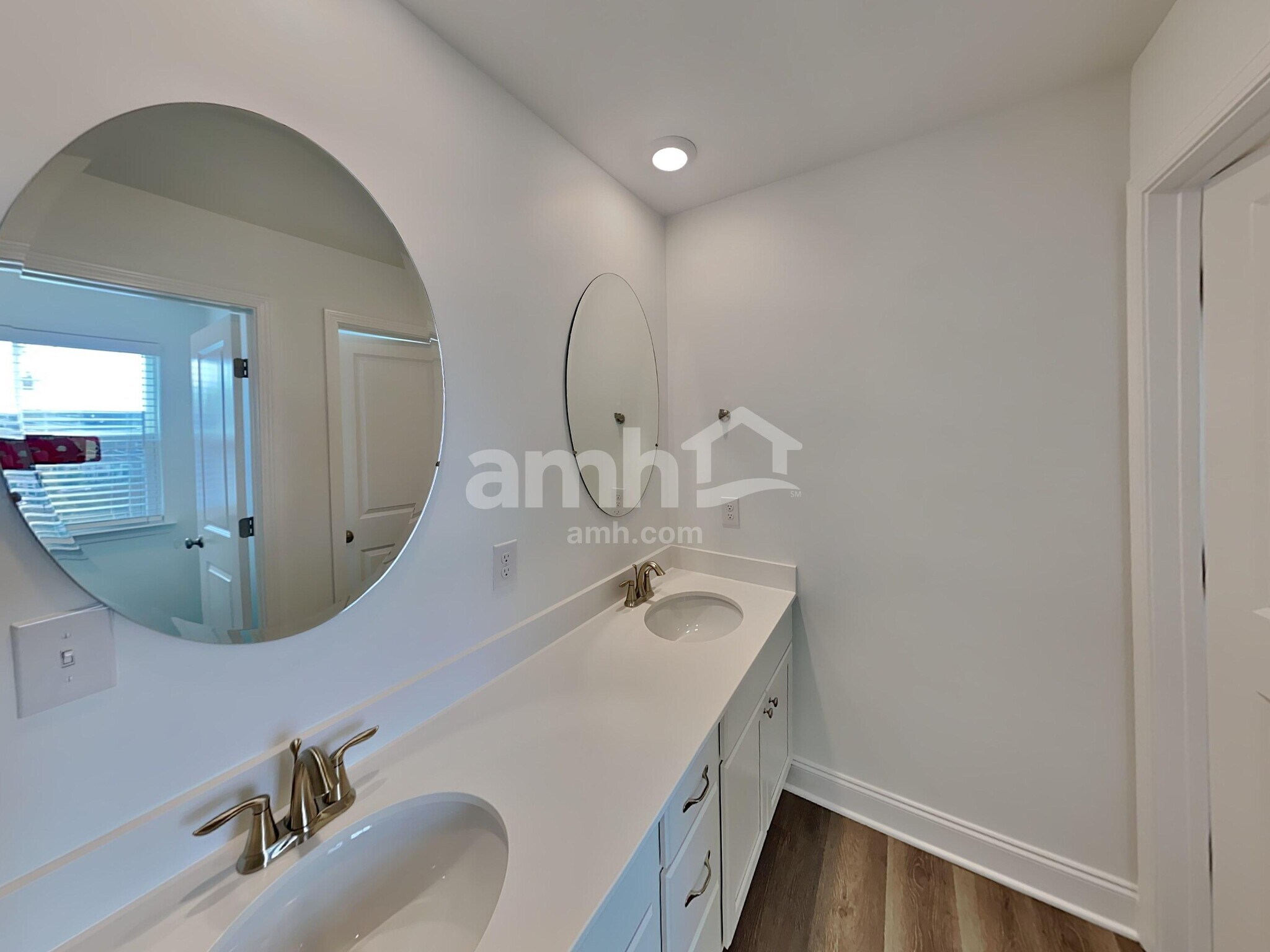 Building Photo - 103 Broadmoor Dr