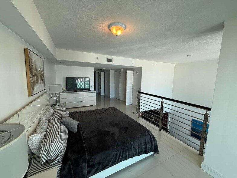 Building Photo - 31 SE 5th St