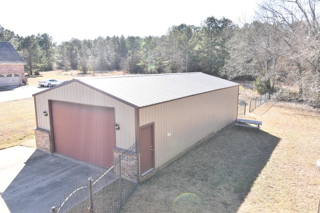 Building Photo - 7871 Oak Creek Trl