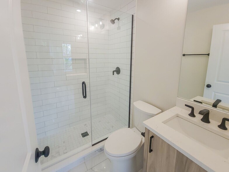 Building Photo - 4848 N Seeley Ave