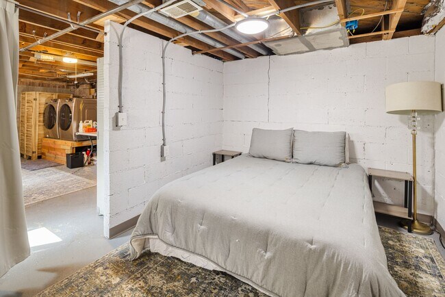 Building Photo - 3815 S Knox Ct