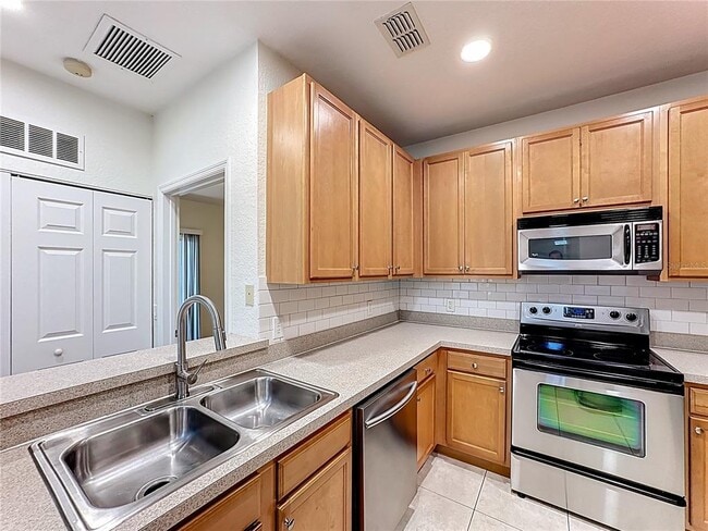 Building Photo - 2586 Grand Central Pkwy