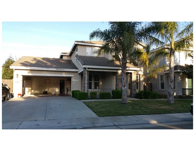 Primary Photo - Beautiful & Spacious 5BR, 3BA Home – Large...