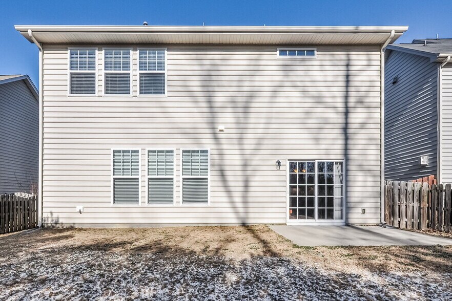 Building Photo - 698 Shefford Town Dr