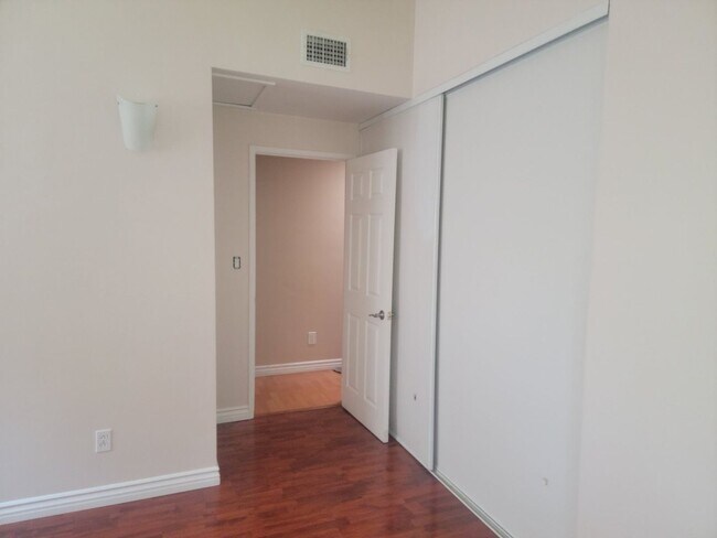 Building Photo - Beautiful 4 Bedroom 2 Bathroom Granada Hills Home Ready for Move In!