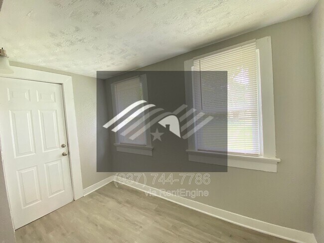 Building Photo - 1004 W Fairview Ave