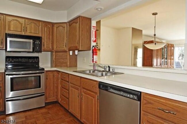 Building Photo - 76 S Edgewood Rd