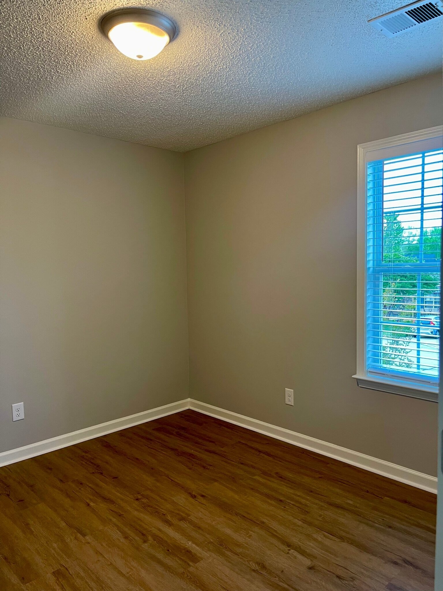 Building Photo - 105 Heber Trail