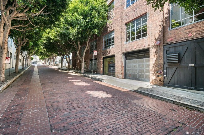 Building Photo - 219 Brannan St