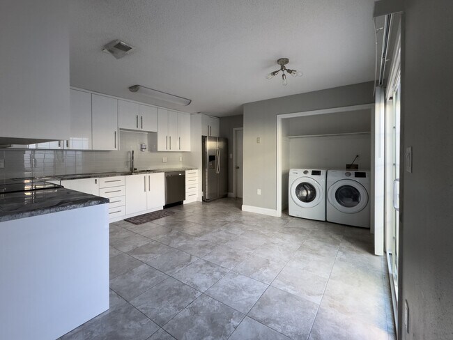 Building Photo - 931 Holbrook Cir