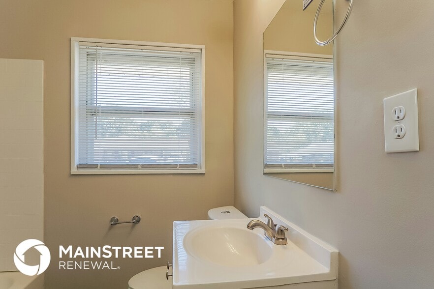 Building Photo - 1616 Bryson St