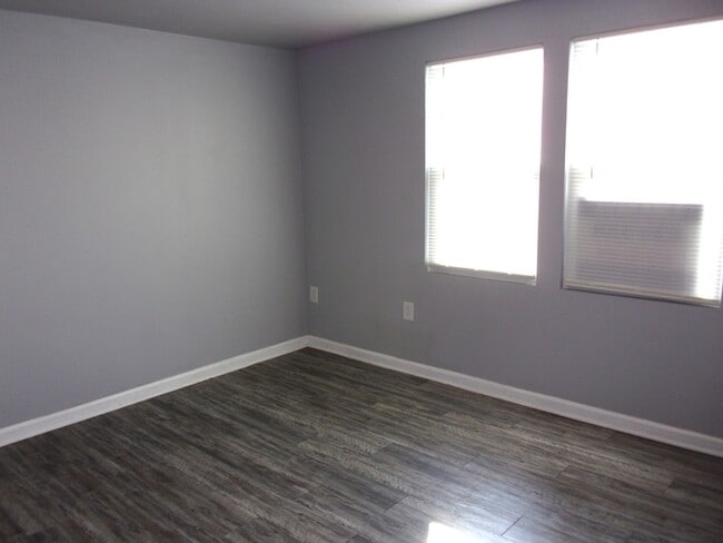 Building Photo - 307A Hall St