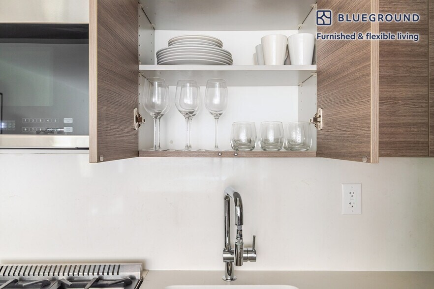 Building Photo - 340 E 51st St