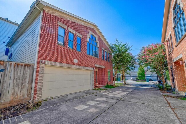 Building Photo - 5723 Larkin St
