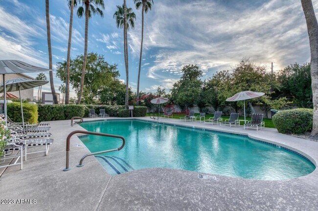 Building Photo - 7228 E Buena Terra Way