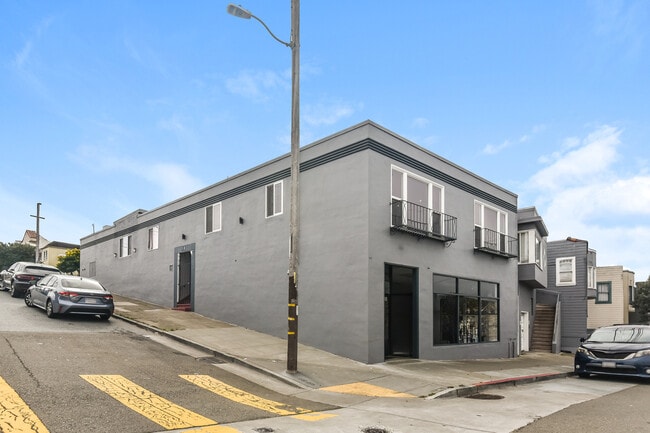 Building Photo - 10 Oxford St