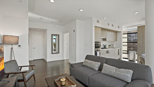 Building Photo - 1901 6th St NW