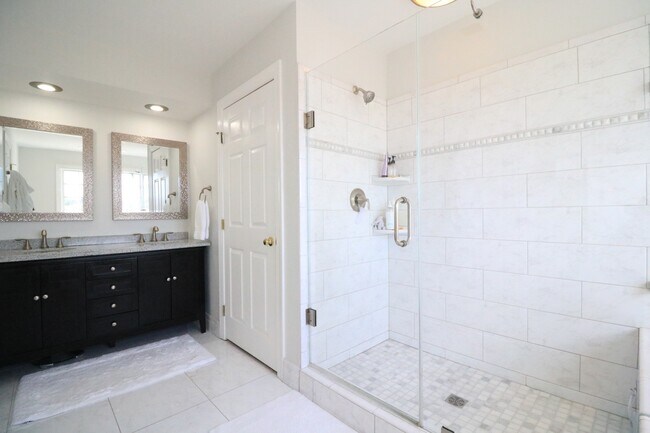 Building Photo - "Coming Soon" Luxury 4 Level Picturesque T...