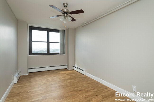 Building Photo - 1410 Columbia Rd