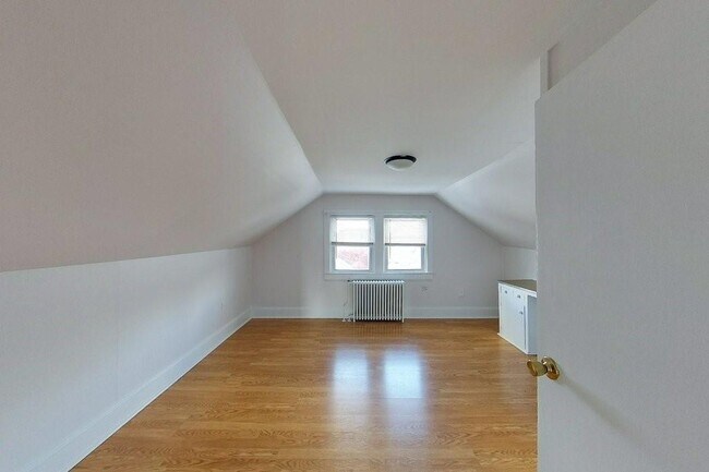 Building Photo - 19 Dixon St